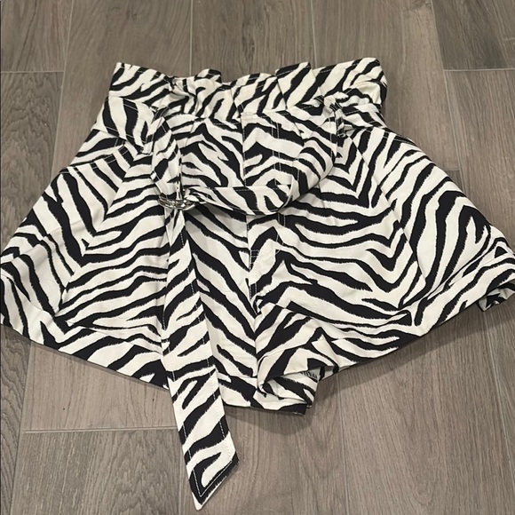 Marissa Webb Zebra Print High-Waisted Shorts Size 2 - Picture 1 of 4